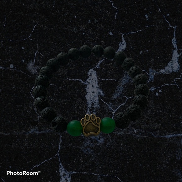 Green stone with lava stone Bracelet - Picture 1 of 3